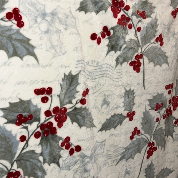 Farmhouse Holiday Soft Fleeced Throe Holly Deco Size 48 X72 - Picture 2 of 8